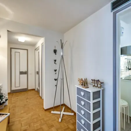 Апартаменты Casa Tommaso - La Chicca Nel Centro Vista Monti Курмайор